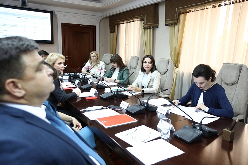 22 июля состоялась рабочая встреча ВРИО Губернатора Ульяновской области Алексея Юрьевича Русских с представителями финансового рынка региона.