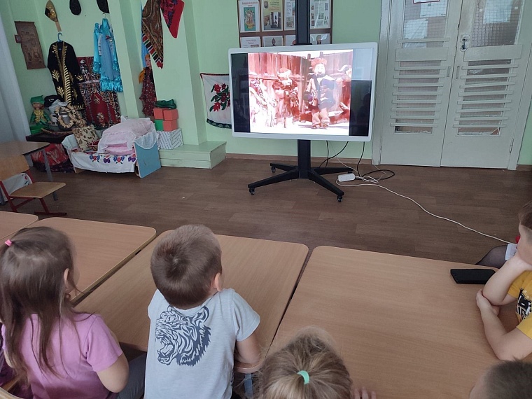 Каждый месяц МБДОУ «Детский сад №53 «Яблонька» активно принимает участие в Годовом марафоне по финансовой грамотности.